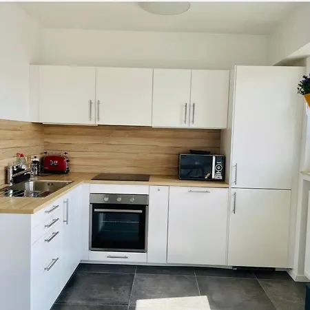 One Bedroom In Center With Terrace And Parking